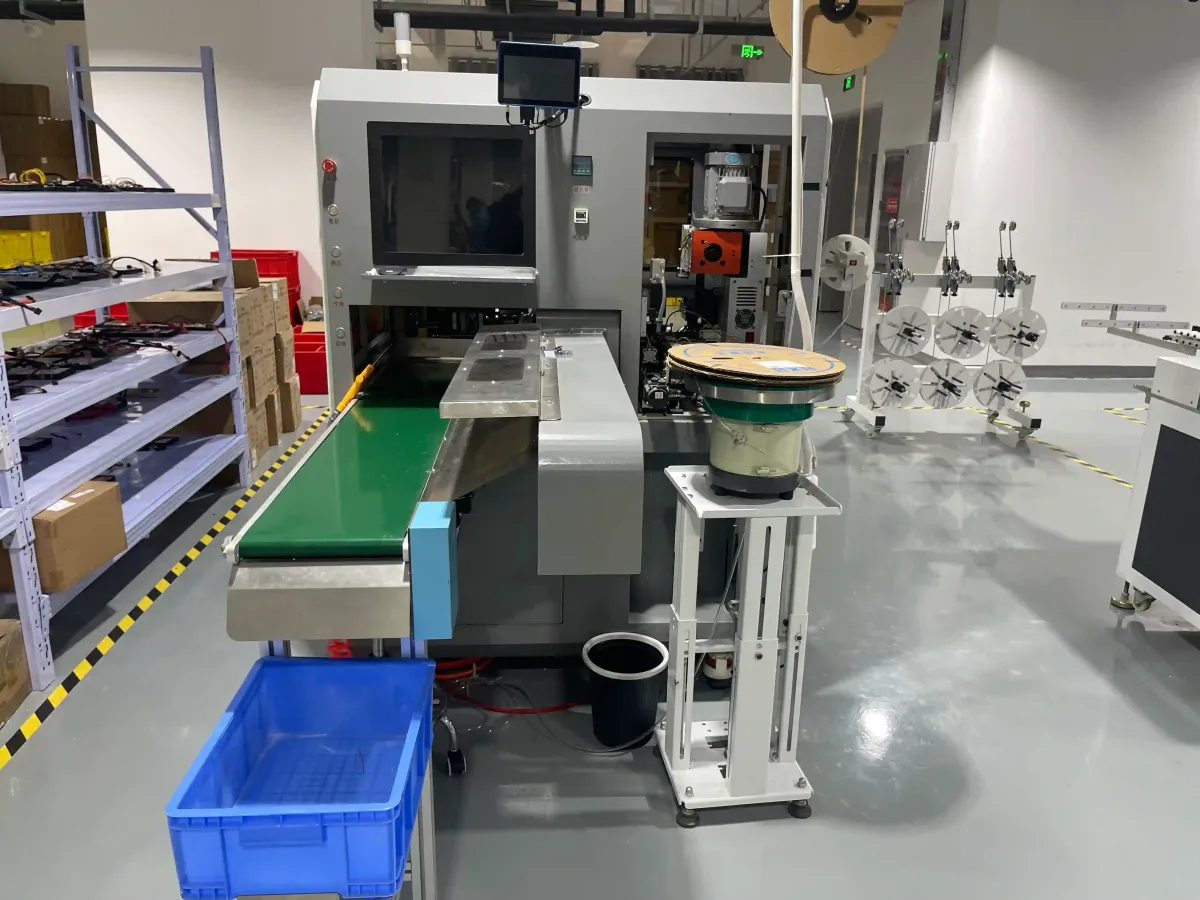 Deutsch connector kabelassemblage productie met industriële harness werkstations